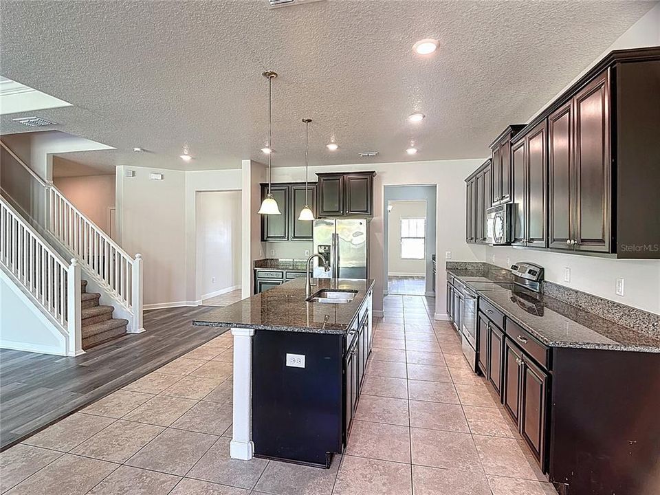 待售: $455,000 (4 贝兹, 3 浴室, 3306 平方英尺)