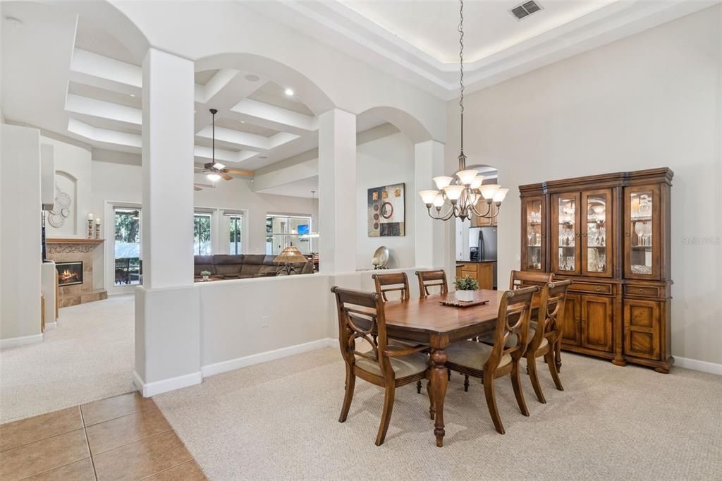 Под контрактом: $795,000 (4 спален, 3 ванн, 3567 Квадратных фут)