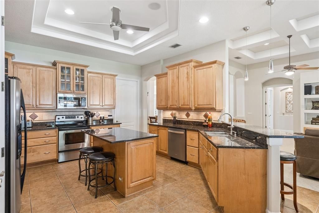 Под контрактом: $795,000 (4 спален, 3 ванн, 3567 Квадратных фут)