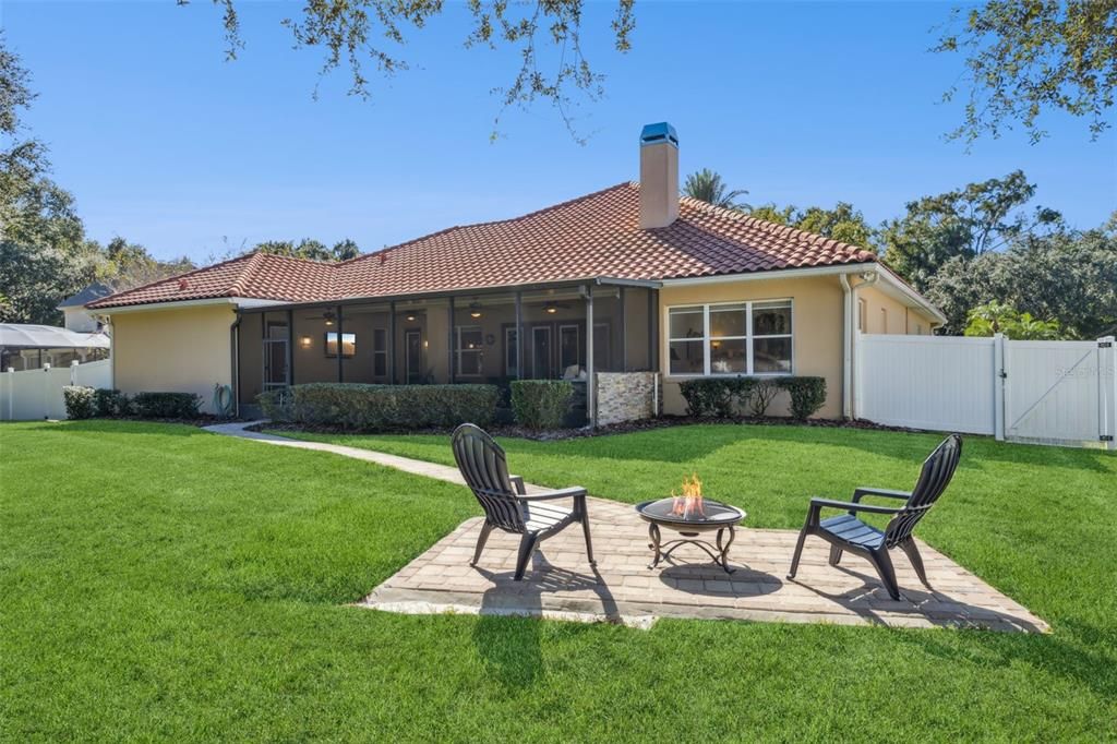 Под контрактом: $795,000 (4 спален, 3 ванн, 3567 Квадратных фут)