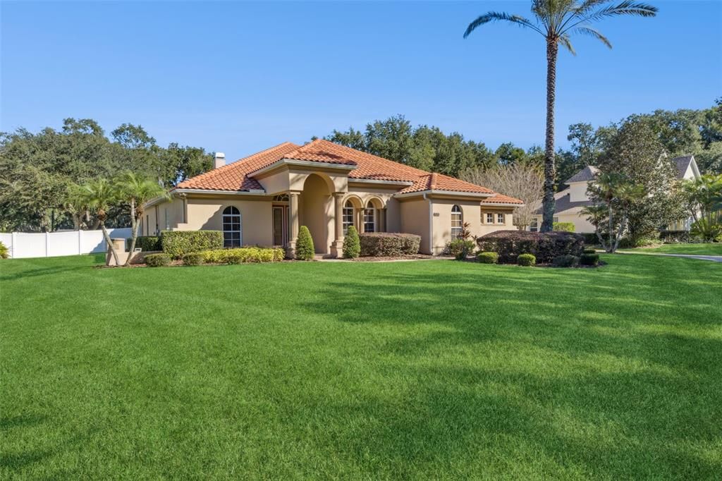 Под контрактом: $795,000 (4 спален, 3 ванн, 3567 Квадратных фут)