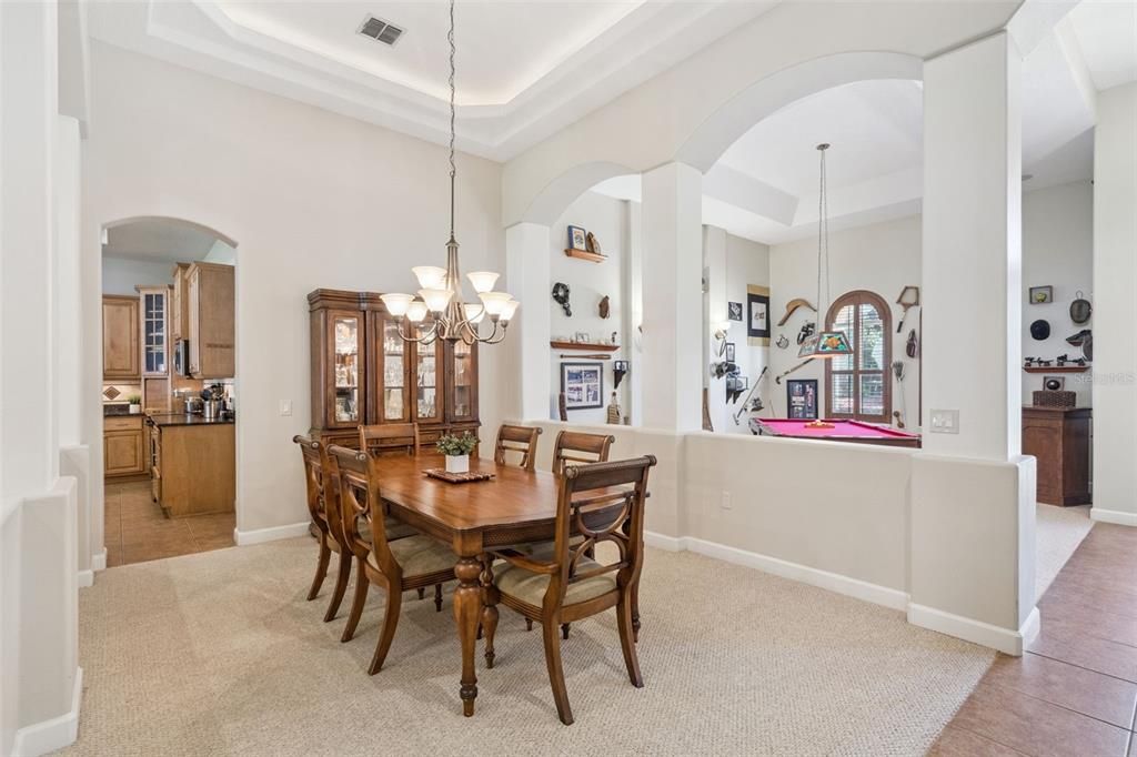 Под контрактом: $795,000 (4 спален, 3 ванн, 3567 Квадратных фут)