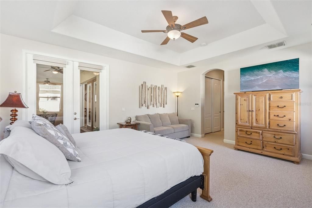 Под контрактом: $795,000 (4 спален, 3 ванн, 3567 Квадратных фут)