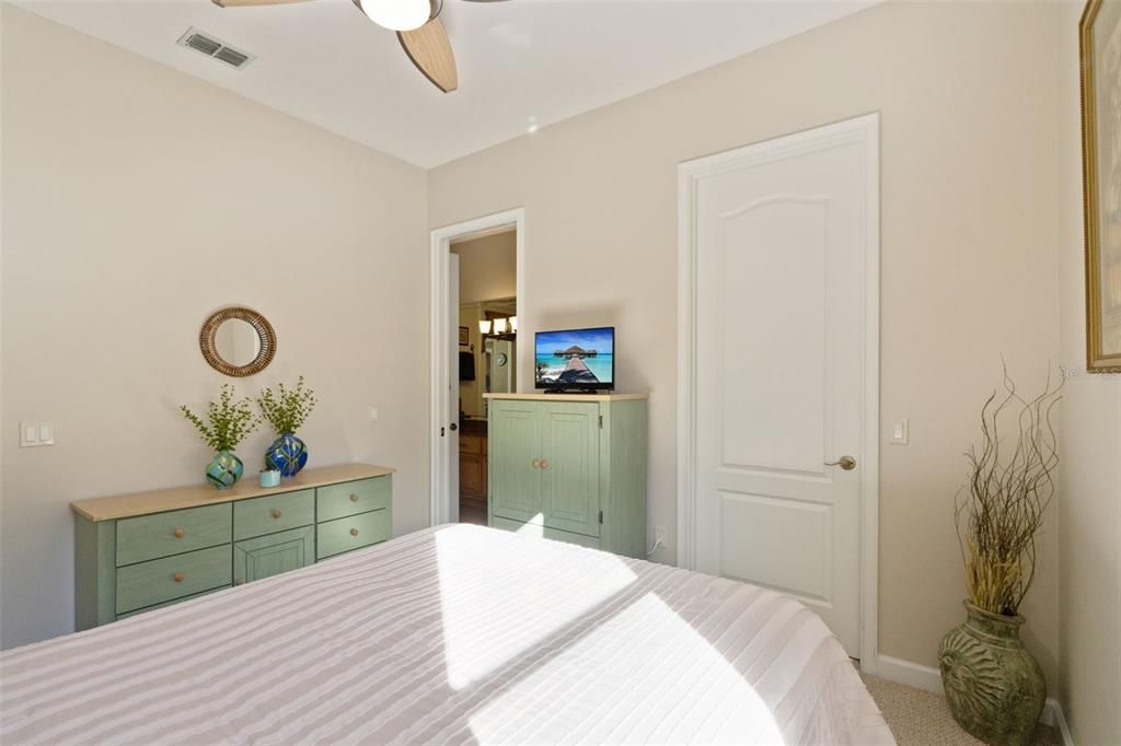 Под контрактом: $795,000 (4 спален, 3 ванн, 3567 Квадратных фут)