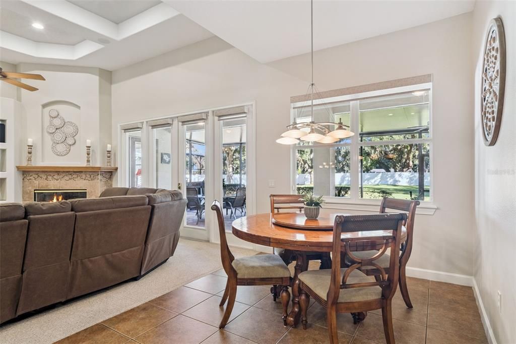 Под контрактом: $795,000 (4 спален, 3 ванн, 3567 Квадратных фут)