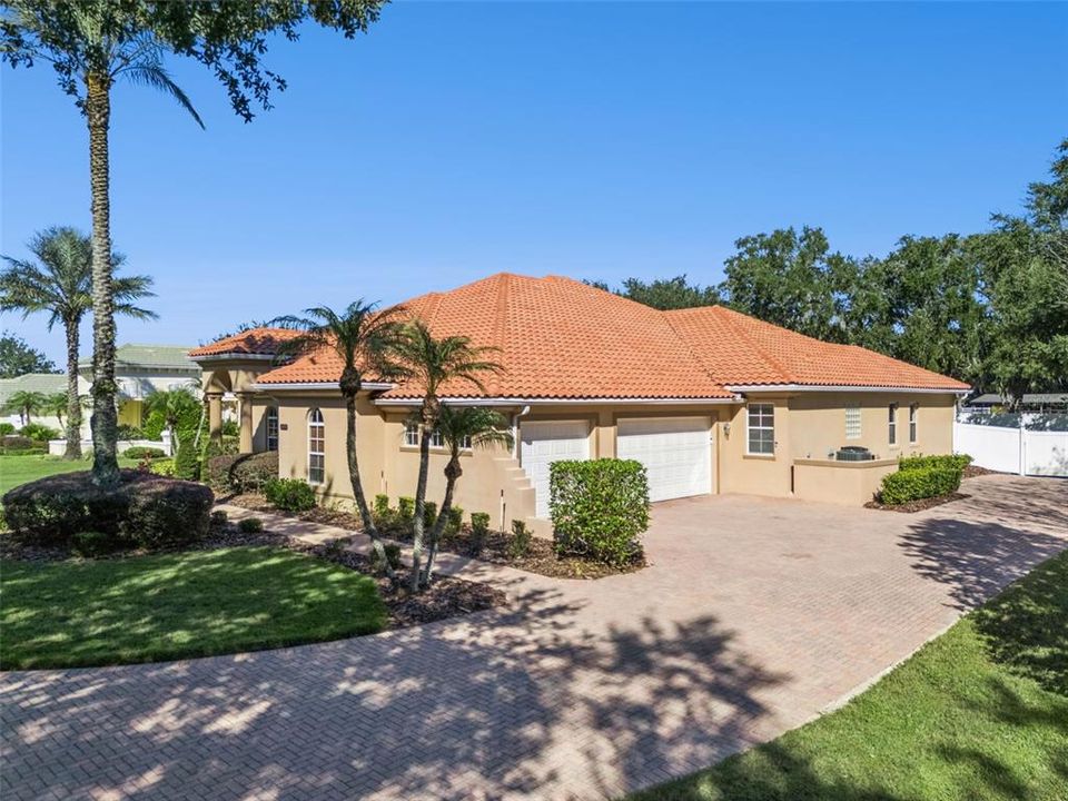 Под контрактом: $795,000 (4 спален, 3 ванн, 3567 Квадратных фут)