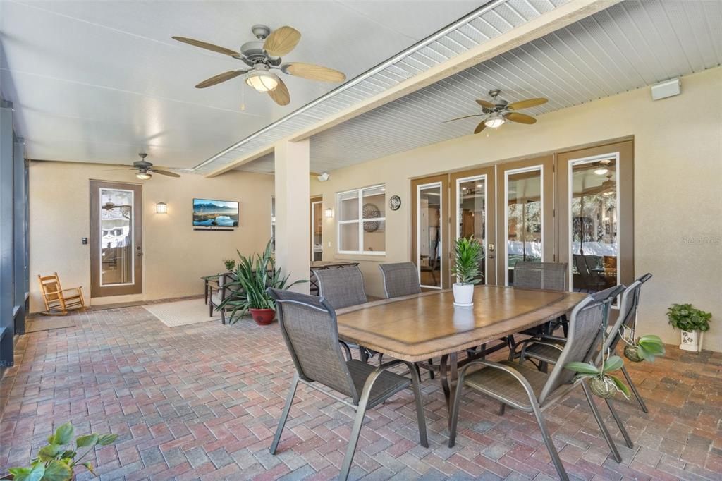 Под контрактом: $795,000 (4 спален, 3 ванн, 3567 Квадратных фут)