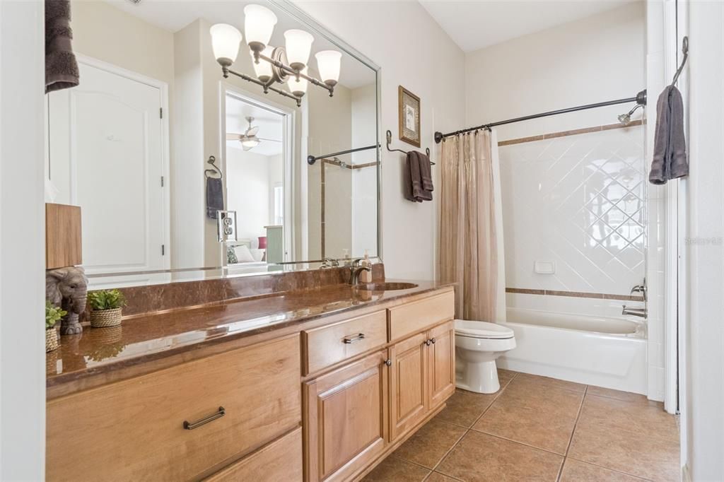 Под контрактом: $795,000 (4 спален, 3 ванн, 3567 Квадратных фут)