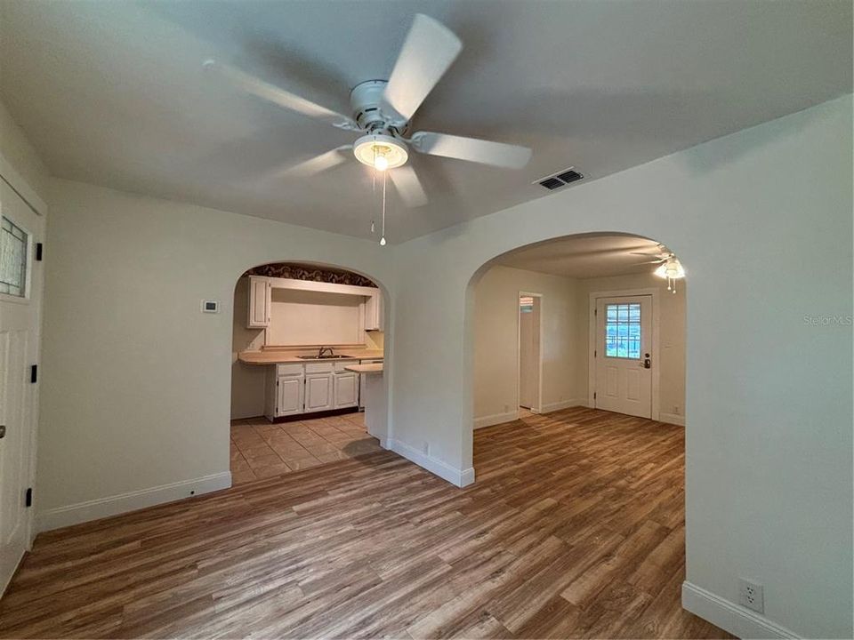 待售: $795,000 (4 贝兹, 3 浴室, 2800 平方英尺)