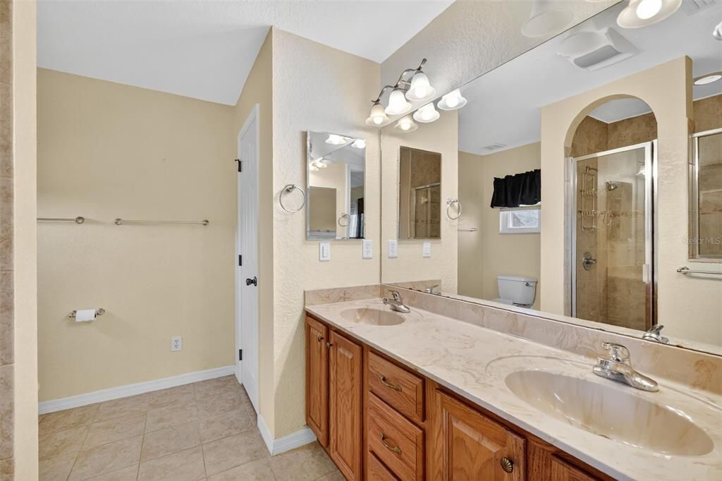 Под контрактом: $299,900 (3 спален, 2 ванн, 1695 Квадратных фут)