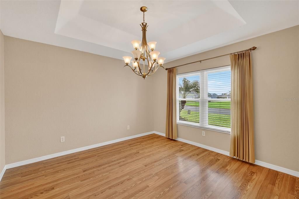 Под контрактом: $299,900 (3 спален, 2 ванн, 1695 Квадратных фут)