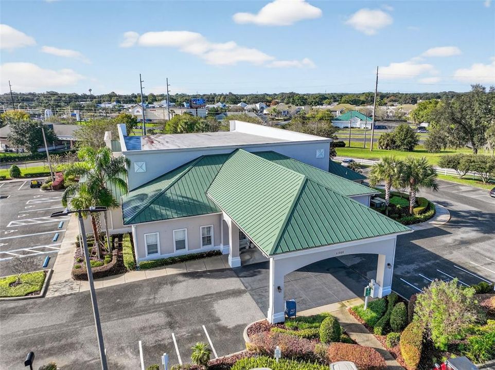 Под контрактом: $299,900 (3 спален, 2 ванн, 1695 Квадратных фут)