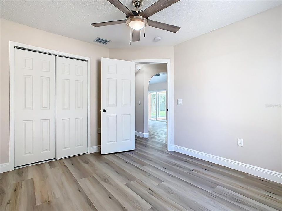 Под контрактом: $307,000 (4 спален, 2 ванн, 1652 Квадратных фут)