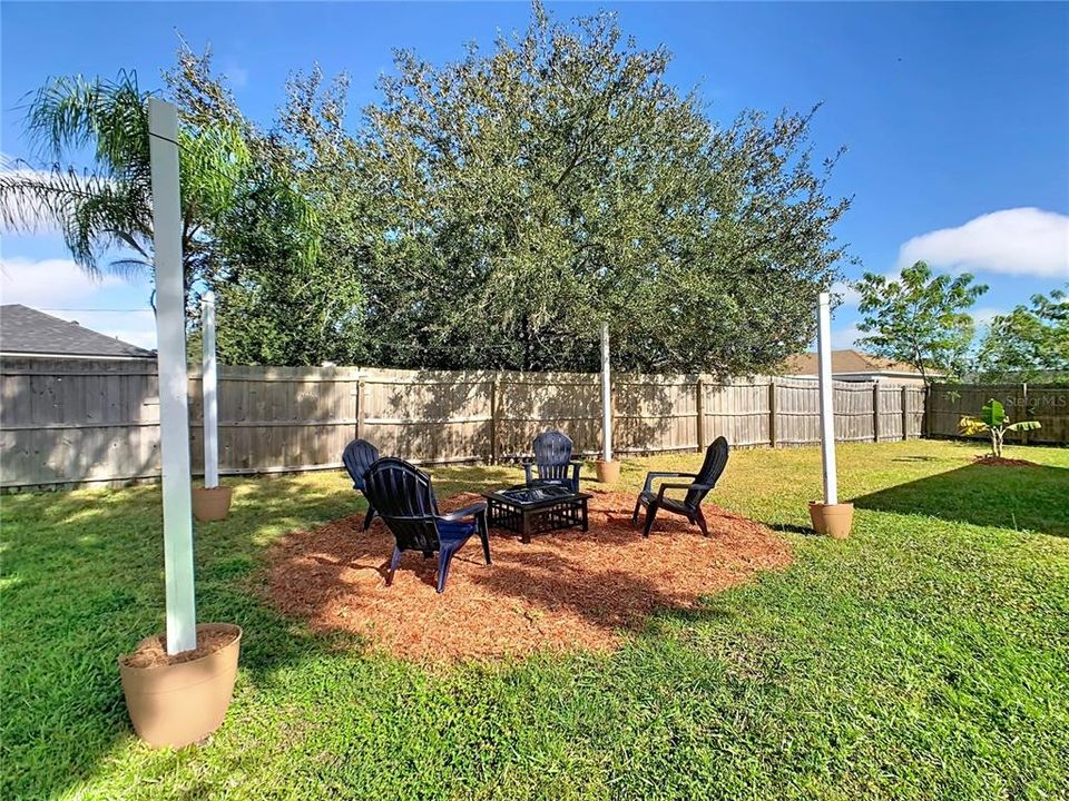 Под контрактом: $307,000 (4 спален, 2 ванн, 1652 Квадратных фут)