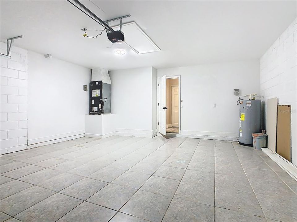 Под контрактом: $307,000 (4 спален, 2 ванн, 1652 Квадратных фут)