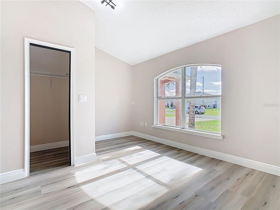 Под контрактом: $307,000 (4 спален, 2 ванн, 1652 Квадратных фут)