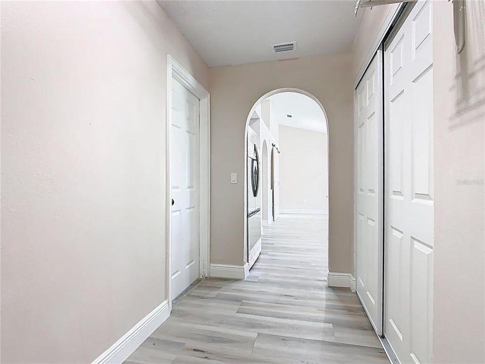 Под контрактом: $307,000 (4 спален, 2 ванн, 1652 Квадратных фут)