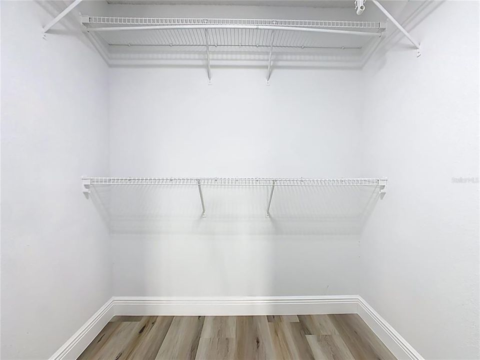 Под контрактом: $307,000 (4 спален, 2 ванн, 1652 Квадратных фут)