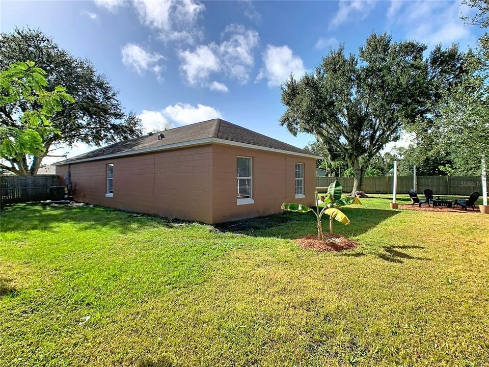 Под контрактом: $307,000 (4 спален, 2 ванн, 1652 Квадратных фут)