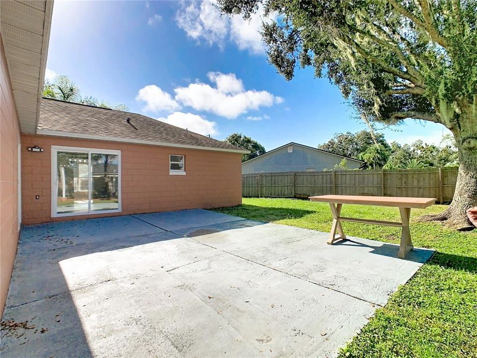 Под контрактом: $307,000 (4 спален, 2 ванн, 1652 Квадратных фут)