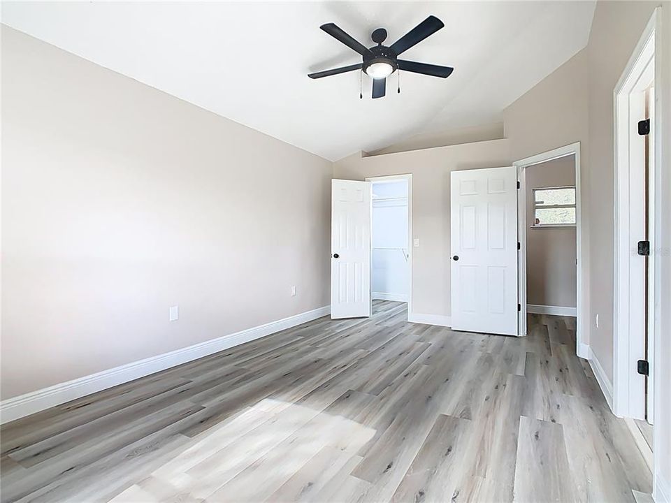 Под контрактом: $307,000 (4 спален, 2 ванн, 1652 Квадратных фут)