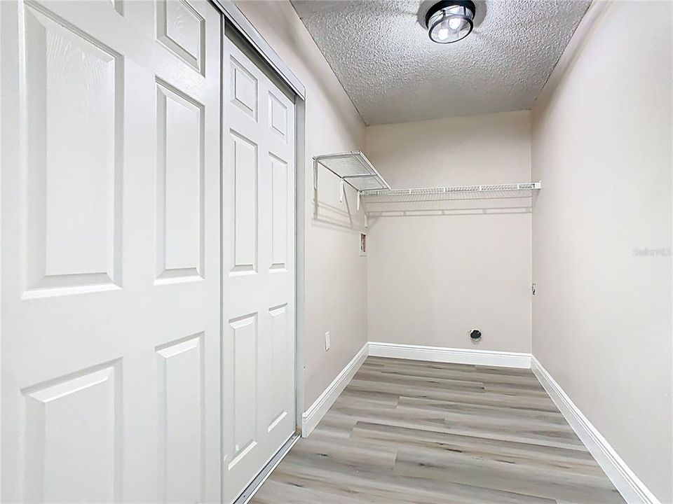 Под контрактом: $307,000 (4 спален, 2 ванн, 1652 Квадратных фут)