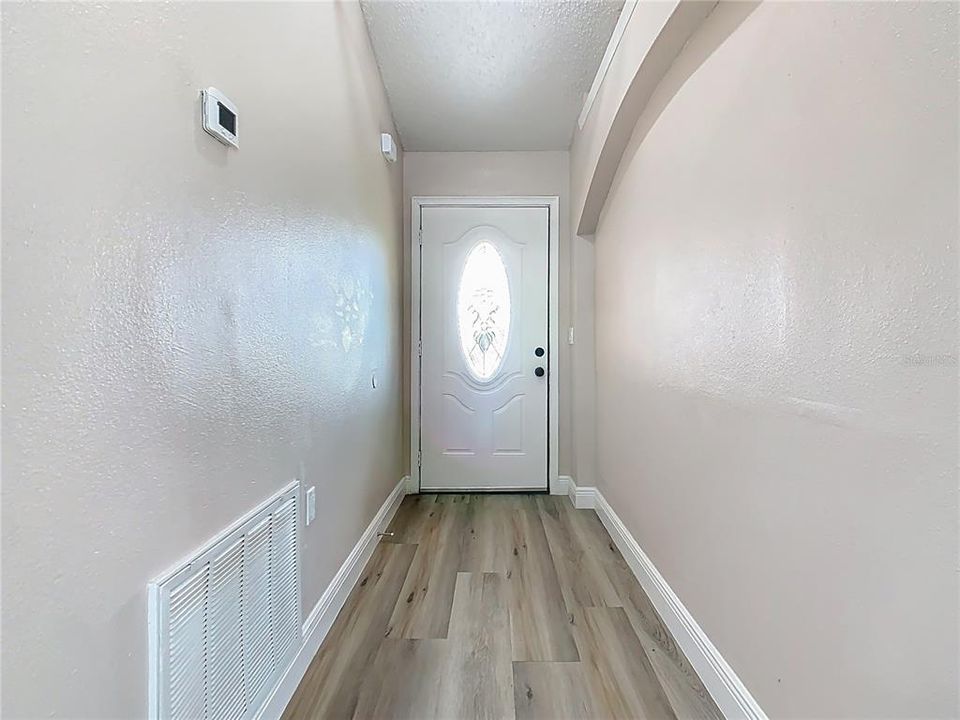 Под контрактом: $307,000 (4 спален, 2 ванн, 1652 Квадратных фут)