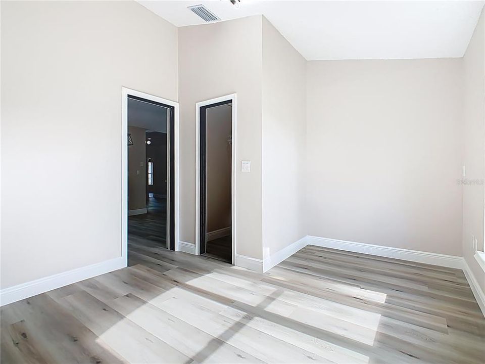 Под контрактом: $307,000 (4 спален, 2 ванн, 1652 Квадратных фут)