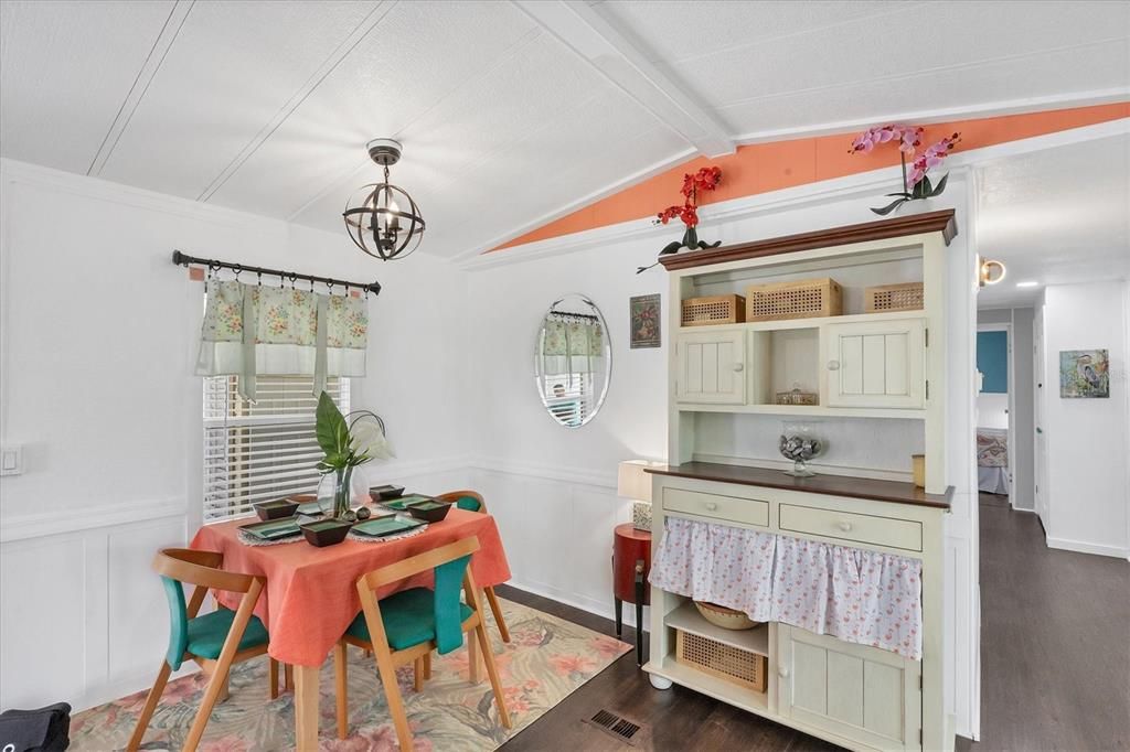 For Sale: $169,000 (2 beds, 2 baths, 1013 Square Feet)