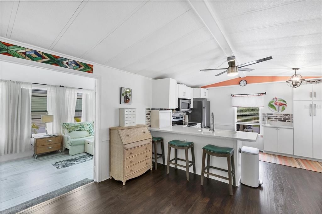 For Sale: $169,000 (2 beds, 2 baths, 1013 Square Feet)