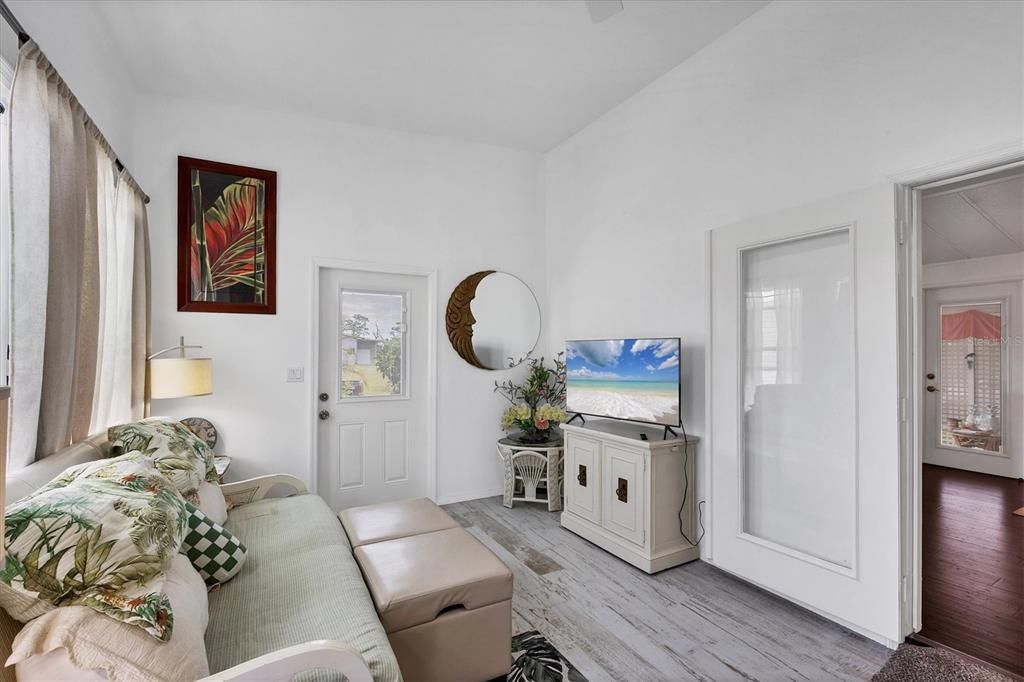 For Sale: $169,000 (2 beds, 2 baths, 1013 Square Feet)