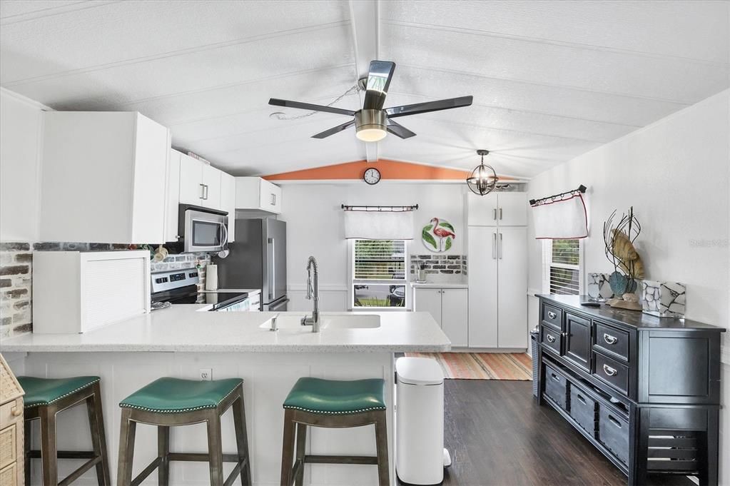 For Sale: $169,000 (2 beds, 2 baths, 1013 Square Feet)