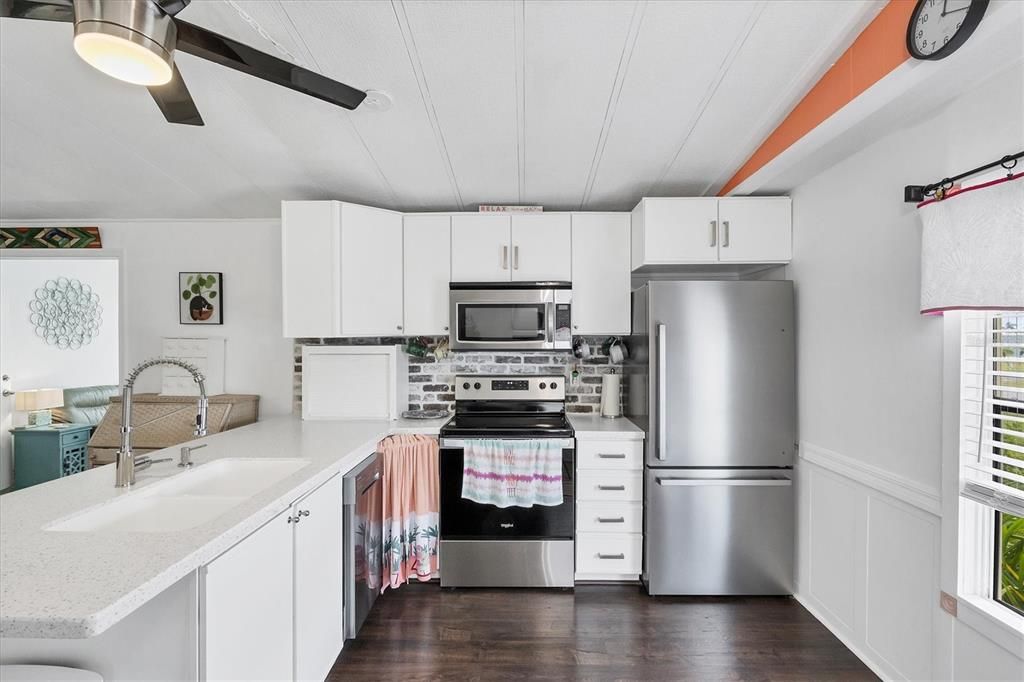 For Sale: $169,000 (2 beds, 2 baths, 1013 Square Feet)