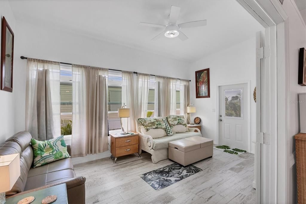 For Sale: $169,000 (2 beds, 2 baths, 1013 Square Feet)