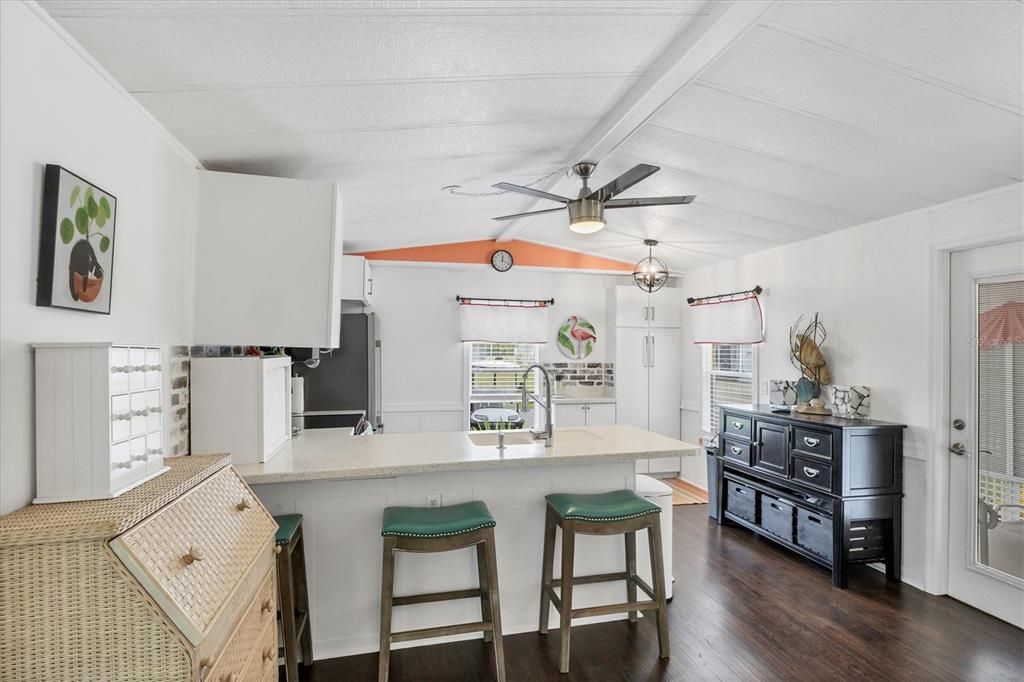 For Sale: $169,000 (2 beds, 2 baths, 1013 Square Feet)