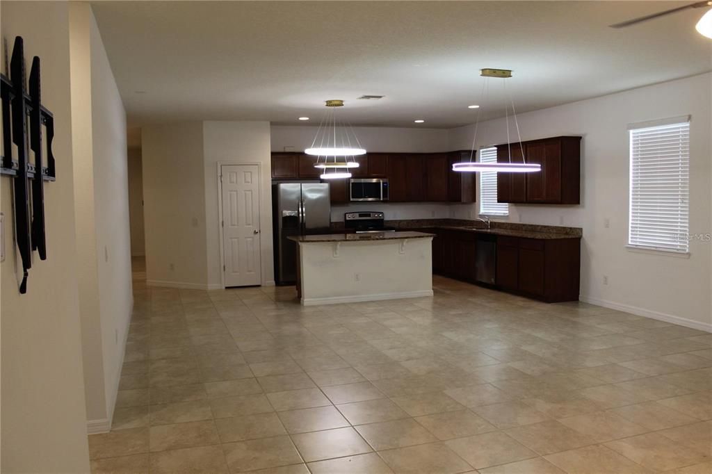 For Sale: $439,000 (4 beds, 2 baths, 2162 Square Feet)