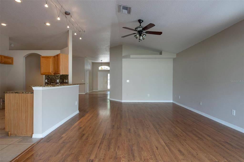 For Sale: $445,000 (3 beds, 2 baths, 1848 Square Feet)