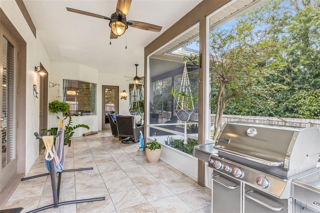 合同活跃: $550,000 (3 贝兹, 2 浴室, 2447 平方英尺)