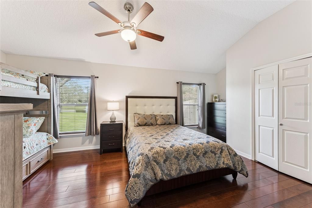 合同活跃: $550,000 (3 贝兹, 2 浴室, 2447 平方英尺)