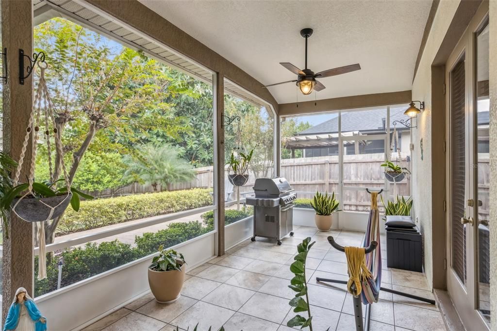 合同活跃: $550,000 (3 贝兹, 2 浴室, 2447 平方英尺)