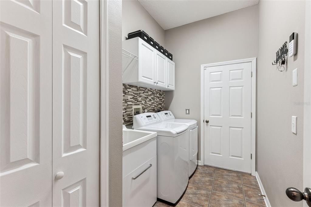 合同活跃: $550,000 (3 贝兹, 2 浴室, 2447 平方英尺)