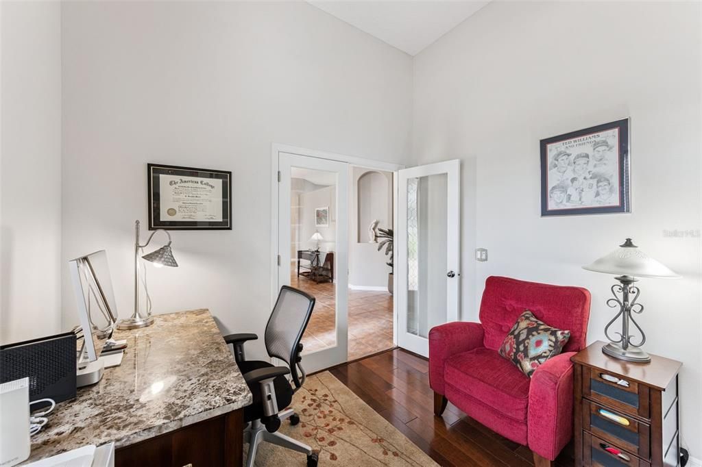 合同活跃: $550,000 (3 贝兹, 2 浴室, 2447 平方英尺)