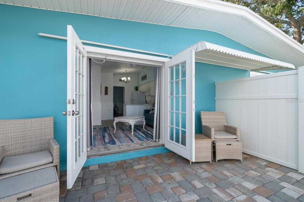 For Sale: $2,100,000 (4 beds, 4 baths, 2077 Square Feet)