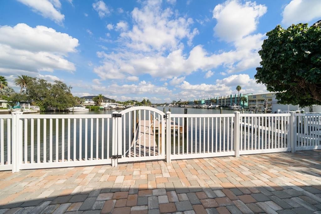 For Sale: $2,100,000 (4 beds, 4 baths, 2077 Square Feet)