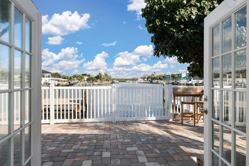 For Sale: $2,100,000 (4 beds, 4 baths, 2077 Square Feet)