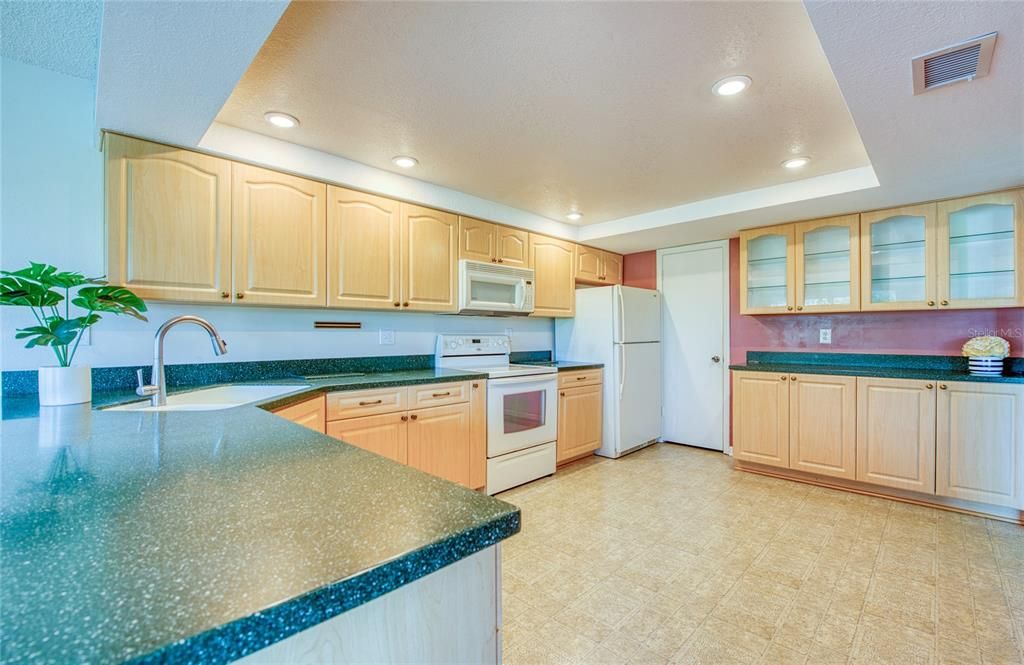 For Sale: $244,900 (2 beds, 2 baths, 1440 Square Feet)
