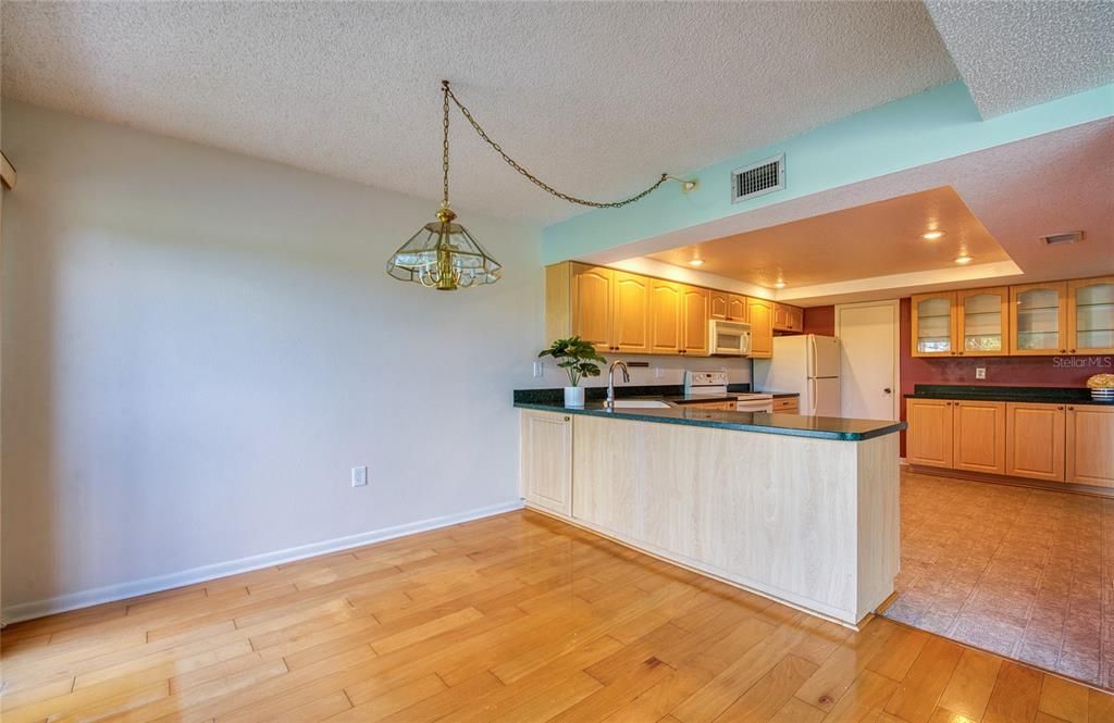 For Sale: $244,900 (2 beds, 2 baths, 1440 Square Feet)