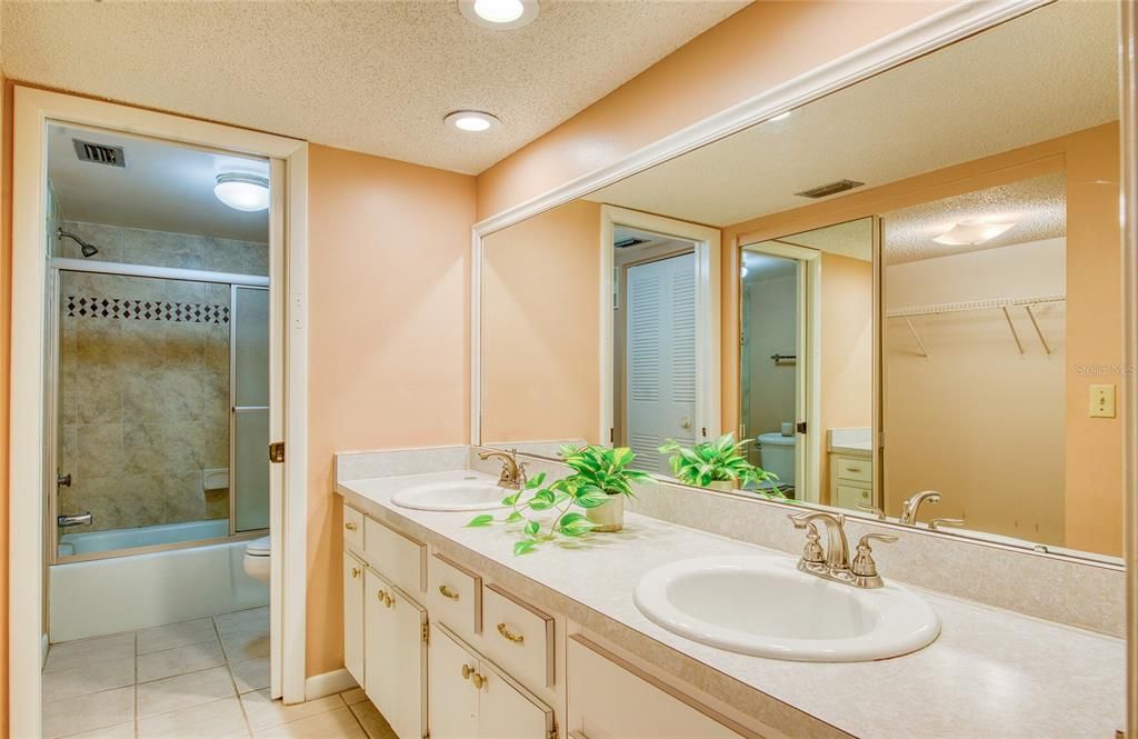 For Sale: $244,900 (2 beds, 2 baths, 1440 Square Feet)