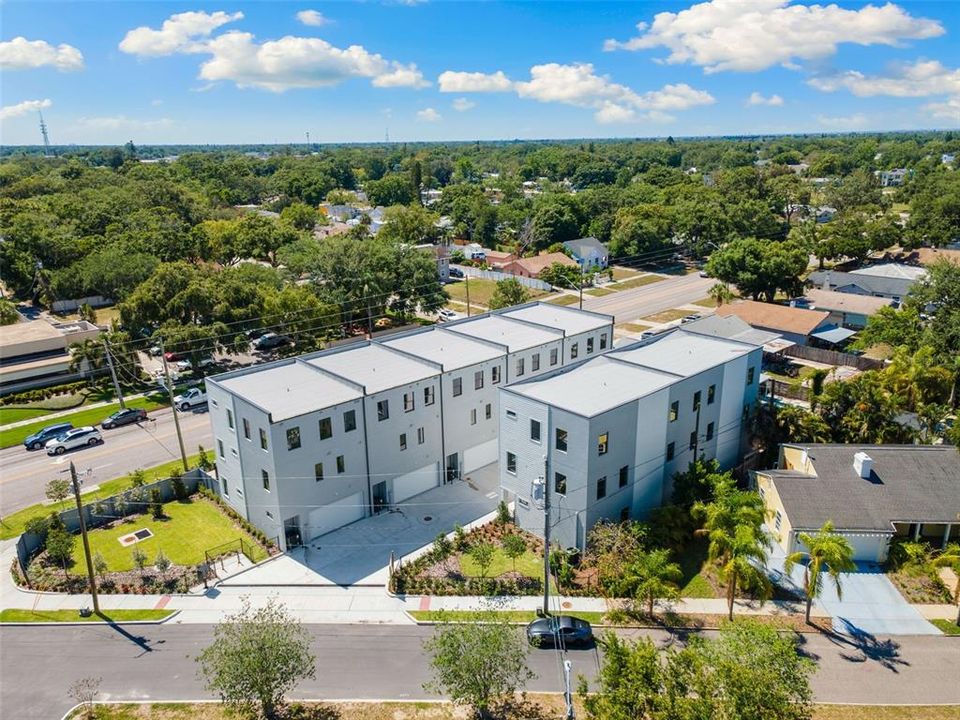 For Sale: $795,000 (3 beds, 3 baths, 1875 Square Feet)