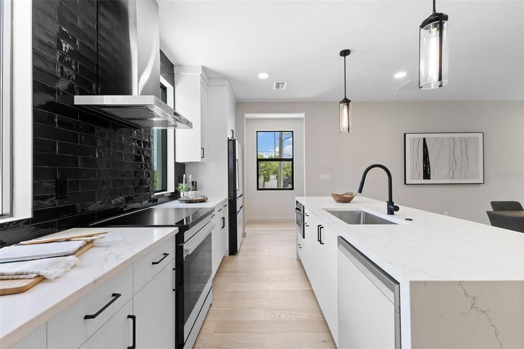 For Sale: $795,000 (3 beds, 3 baths, 1875 Square Feet)